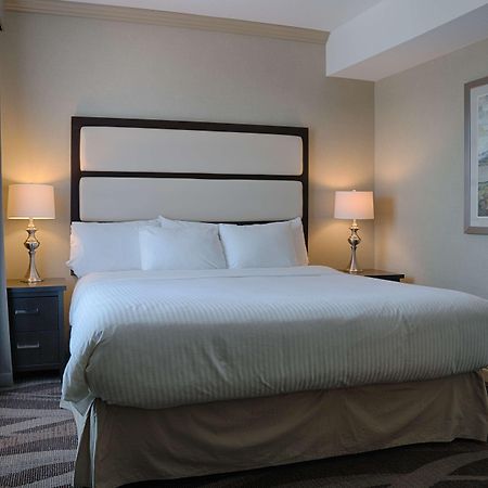 Prestige Harbourfront Resort, Worldhotels Luxury Salmon Arm Room photo