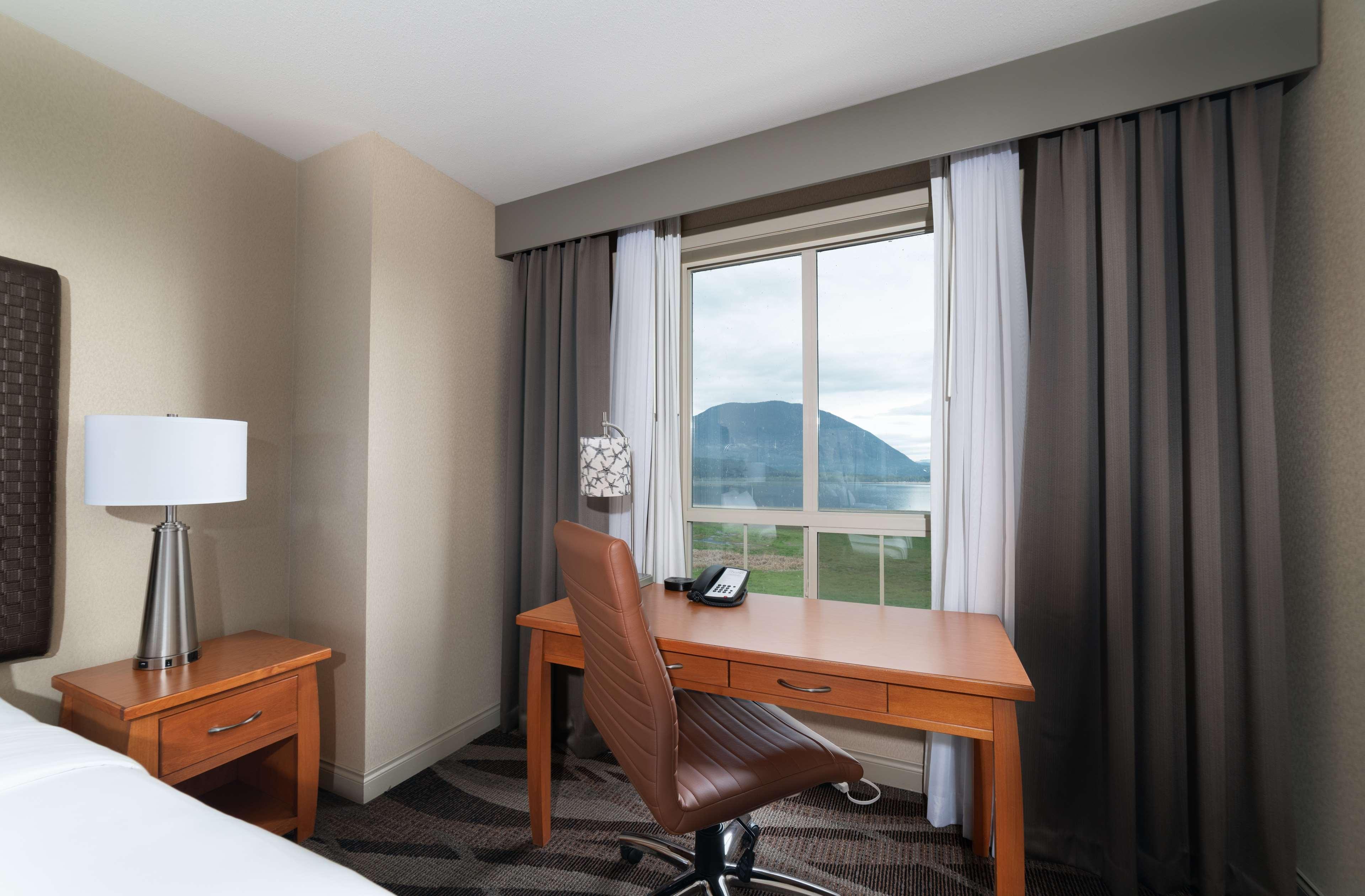 Prestige Harbourfront Resort, Worldhotels Luxury Salmon Arm Exterior photo